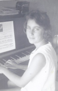 Piano lessons cropped